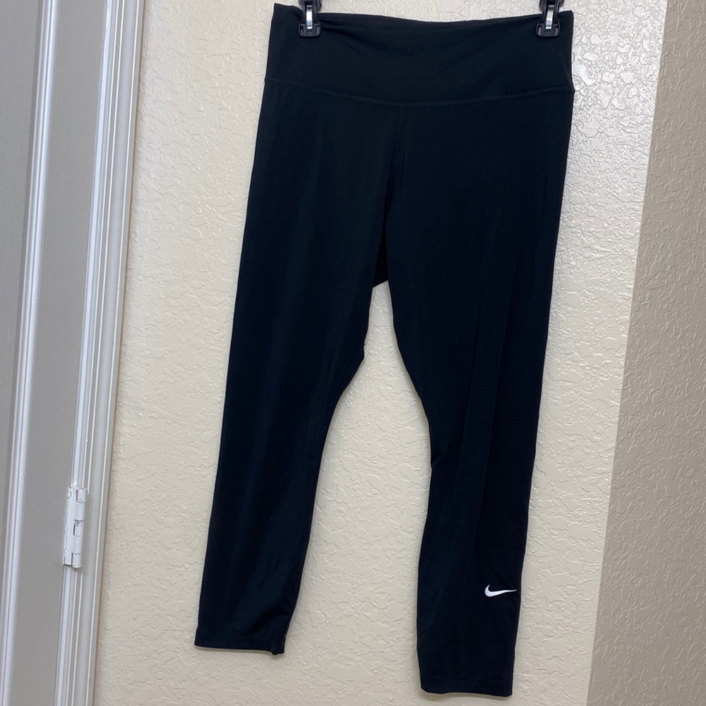 Black Nike yoga pants
